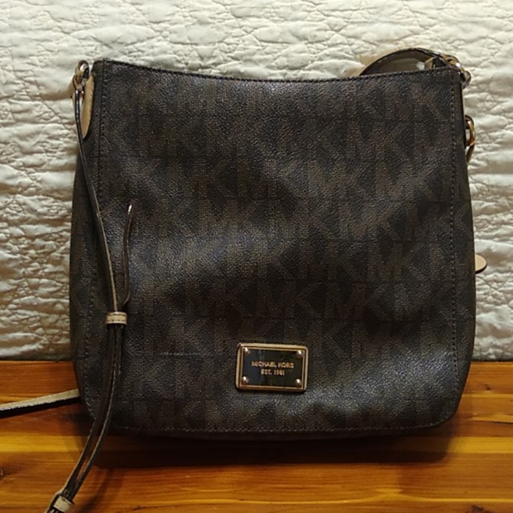 Michael kors crossbody